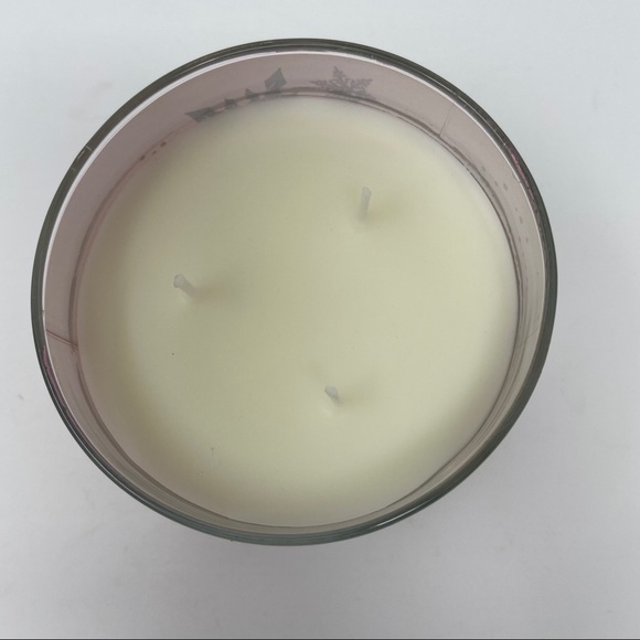 NEW Bath & Body Works Candle ‘Tis the Season 3wick - Picture 4 of 4